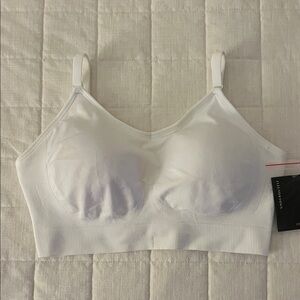 Full coverage seamless White adjustable straps bra